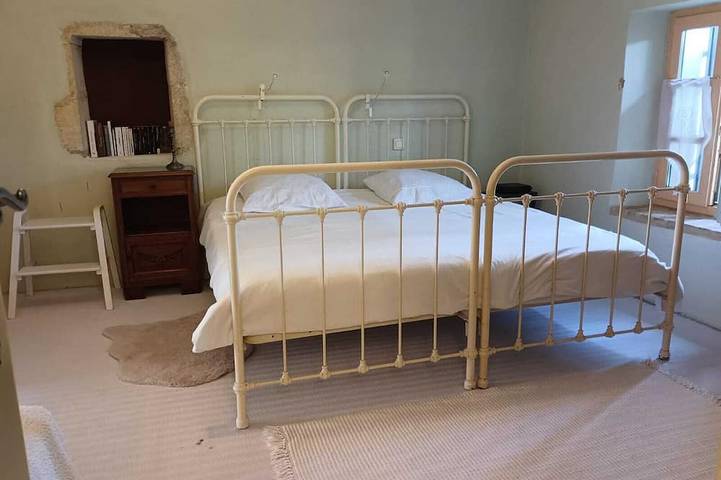 Gîte pour 4 personnes, avec jardin et piscine à Clansayes - 2