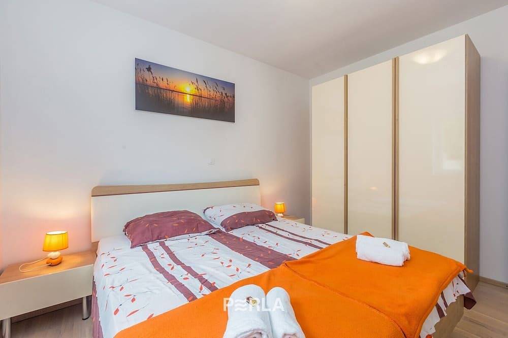 Ganze Wohnung, Ferienwohnung Giselle mit beheiztem Pool und großer Terrasse 50m2 in Nerezine, Kvarner Inseln