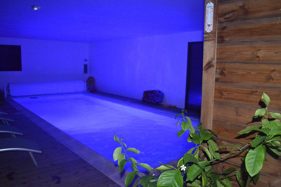 Gite familial piscine interieure privée chauffée et Spa in Saint-Martin-l'Hortier, Région de Dieppe