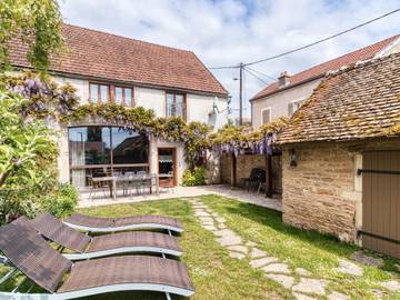 Gîte pour 9 personnes, avec terrasse à Ladoix-Serrigny