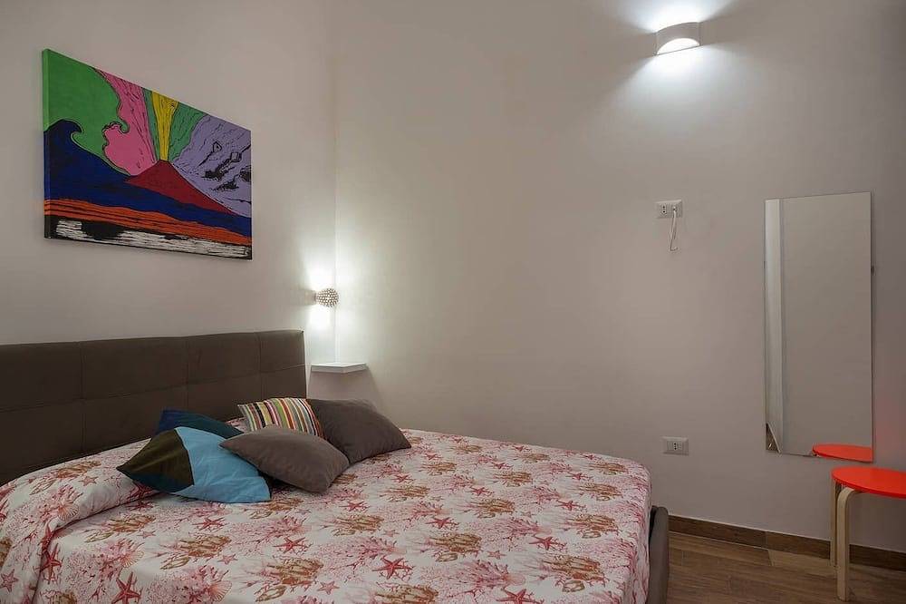 Entire apartment, From Central Station free wifi in Naples, Naples Province