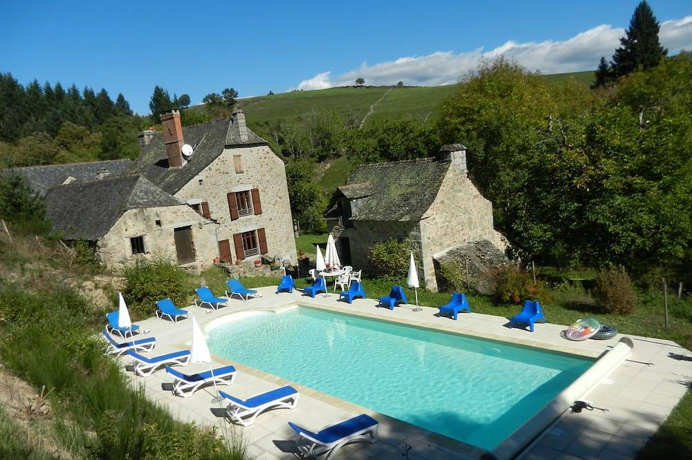 Au pied de l'Aubrac , Estaing/ Entraygues in Florentin-la-Capelle, Parc naturel régional de l'Aubrac