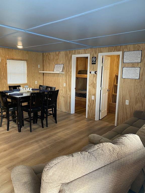 Catfish house boat for rent, sleeps 8,Ice machine. perfect place to fish 🐠 in Plaquemines Parish