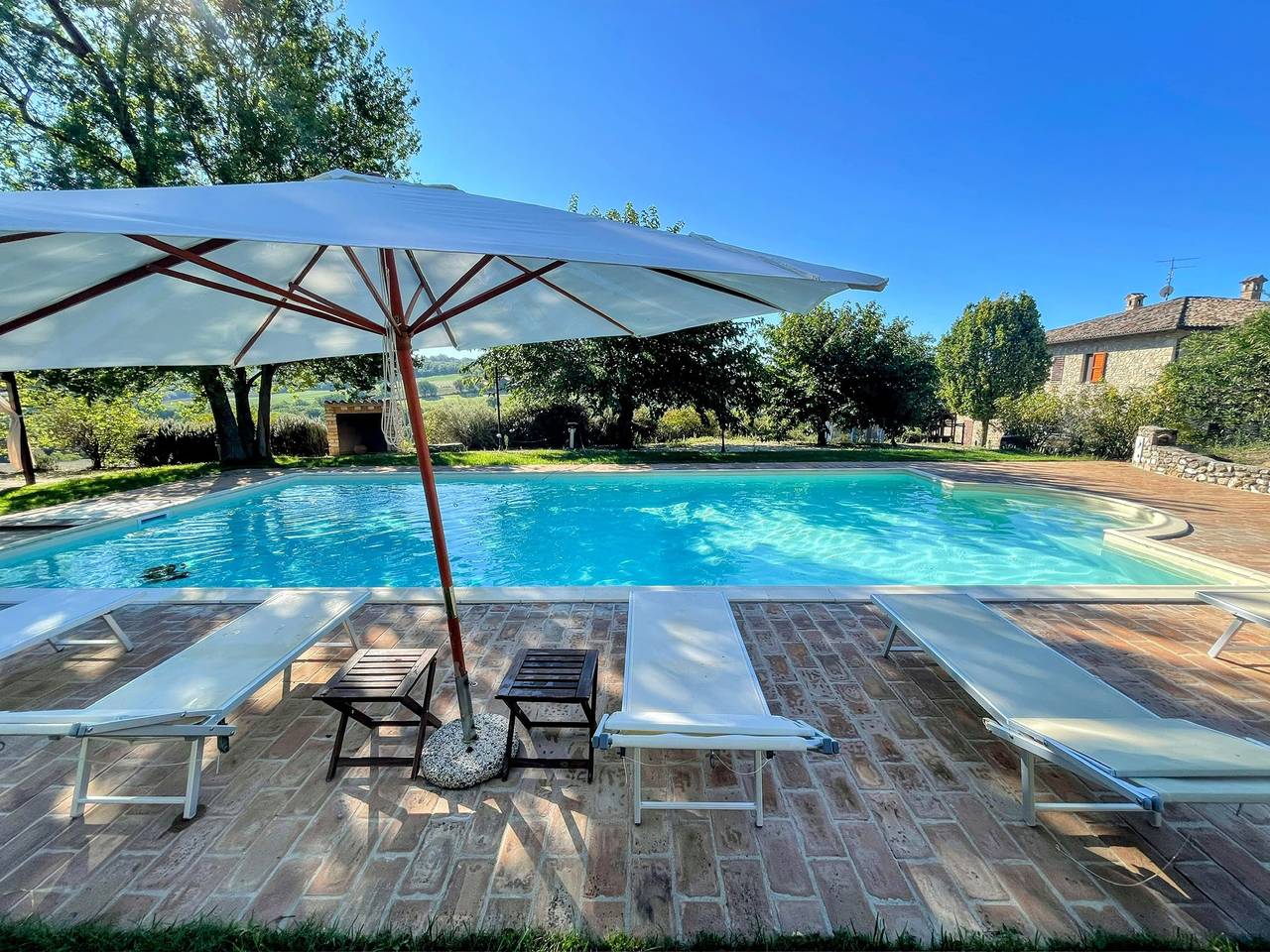 Freistehende Villa – 10 Schlafplätze – Pool – Pergola – Spielplatz für Kinder – in Todi, Perugia Provinz