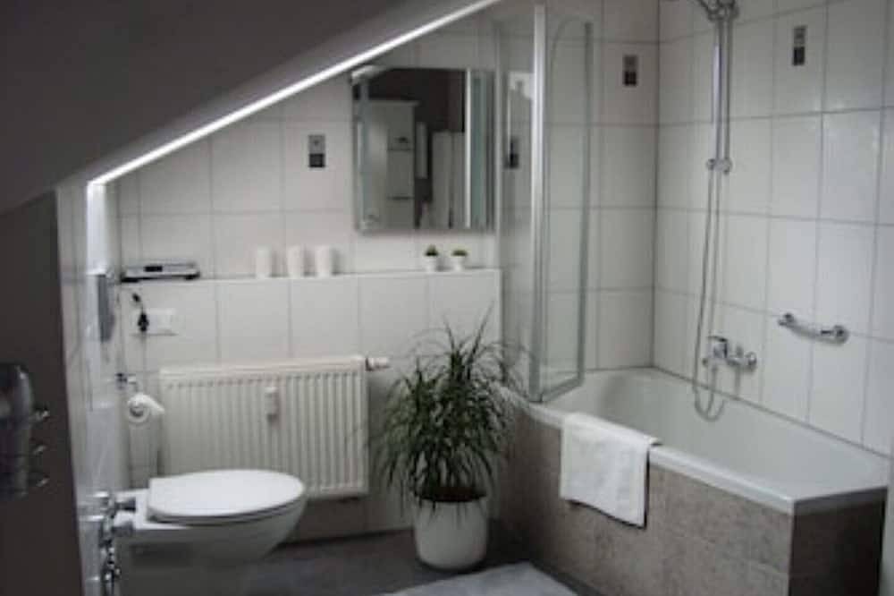 Ganze Wohnung, Unterkunft nahe Freiburg – Komfortables Wohnen im Feldschlösschen in March in March, Südschwarzwald