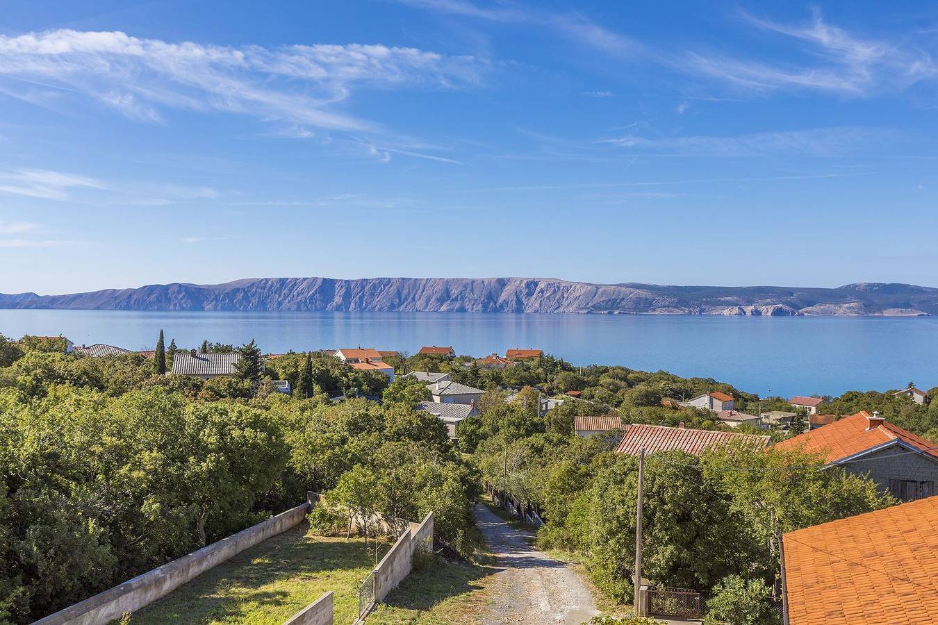Ganze Wohnung, Mediterranes Apartment nur 470 Meter zum Strand mit Meerblick, Babybett, Grill in Povile, Primorje-Gorski Kotar
