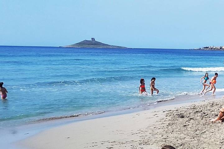 Appartamento per 4 persone, con panorama e balcone, adatto a famiglie con bambini sull' Isola delle Femmine