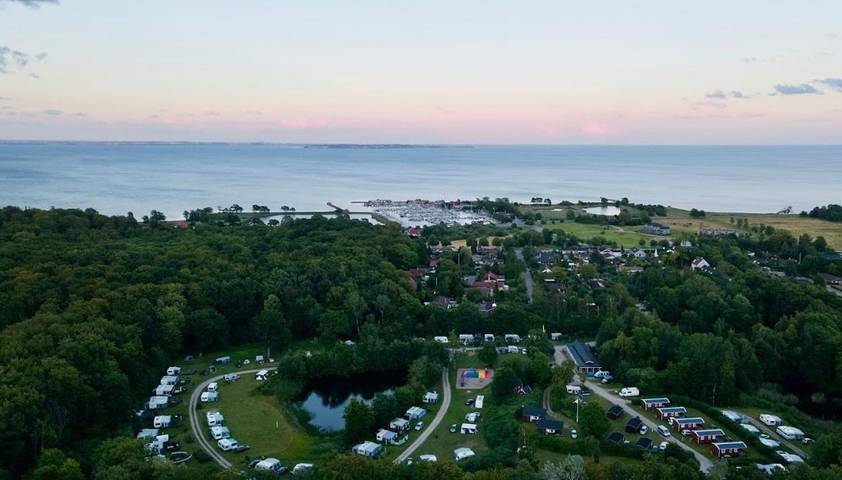 Camping für 2 Personen, mit Terrasse und Garten