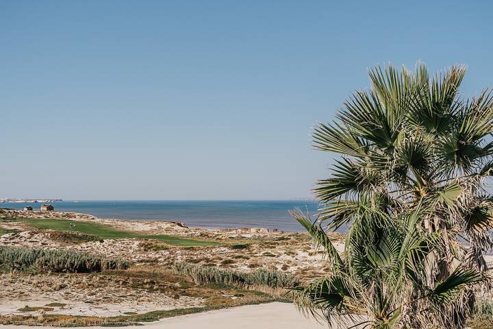 Apartamento entero, Apartamento 'Beachfront Atlantic View A09' con vistas al mar y Wi-Fi in Amoreira, Leiria District