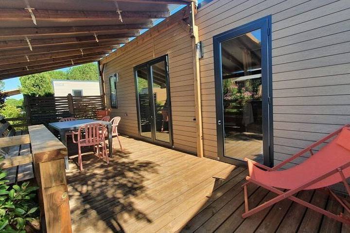 Camping für 4 Personen, mit Terrasse und Pool in Sérignan
