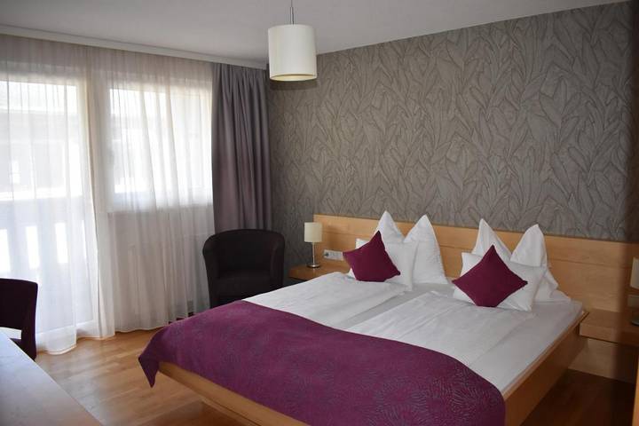Hotel für 4 Personen, mit Balkon und Terrasse sowie Pool und Sauna in Oberperfuss - 4