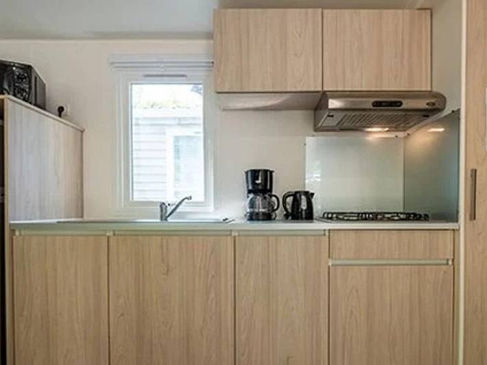 Camping Le Chêne Gris - Mobilheim 6 personen - Comfort | 3 Zi. | 6 Pers. | Erhöhte Terrasse | Clim. in Faremoutiers, Seine-et-Marne