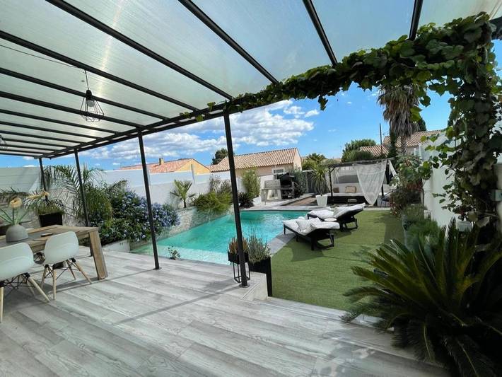 Location de vacances pour 6 personnes, avec Terrasse ainsi que Jardin et Piscine à Valros