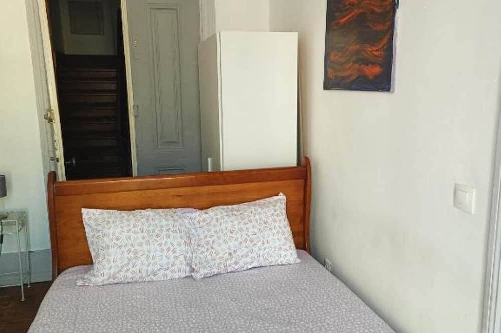 Hostel Sun River - Double Room with Balcony in Almada, Halbinsel von Setúbal