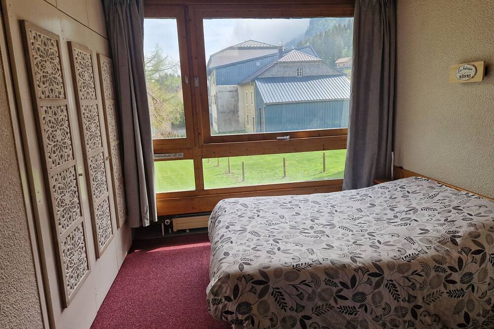Entire apartment, Mountain apartment in Mijoux, Parc naturel régional du Haut-Jura