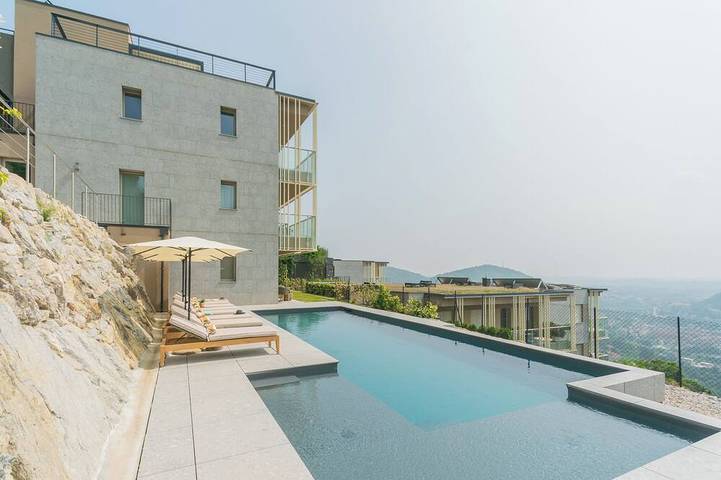 Villa for 4 people, with balcony in Como