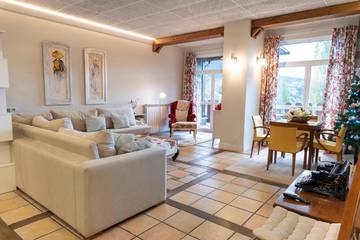 Gîte pour 13 personnes, avec jardin ainsi que vue sur le lac et vue, adapté aux familles à Benasque