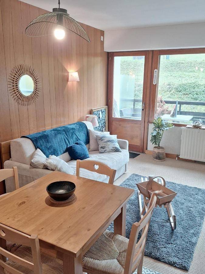Gîte pour 4 personnes, avec vue et terrasse à Aillon-le-Jeune
