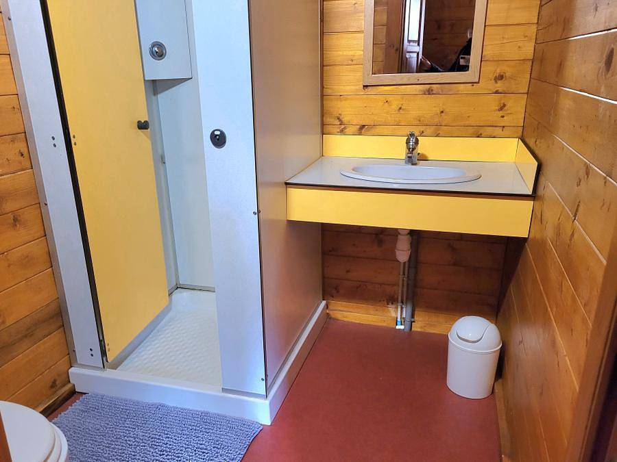 Camping Les 2 Salamandres - Hébergement 5 personnes - Cabane in Arces, Région de Saintes
