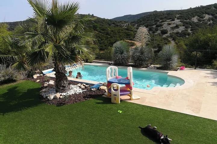 Location de vacances pour 2 personnes, avec Jardin et Piscine à Vailhauquès