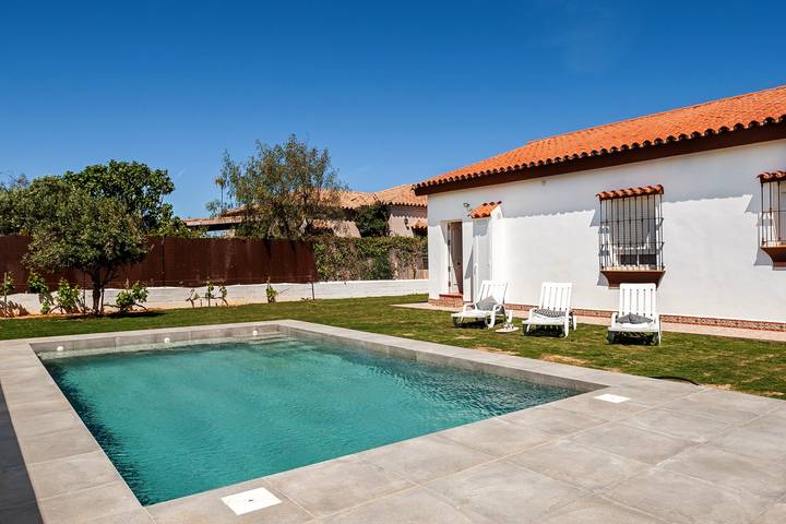 Modern holiday home in ideal location - Cortijo Roche Viejo in Conil de la Frontera, Costa de la Luz