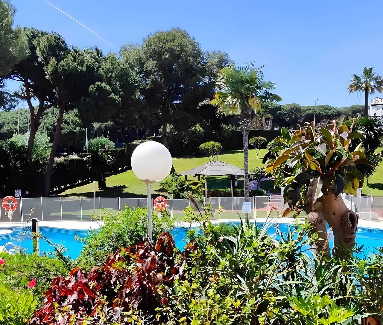 Apartamento entero, Apartamento «Sunny Calahonda Park» con piscina, terraza y Wi-Fi in Sitio de Calahonda, Mijas