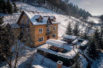 Maison d’hôte pour 26 personnes, avec sauna et jacuzzi ainsi que jardin et piscine en Roumanie