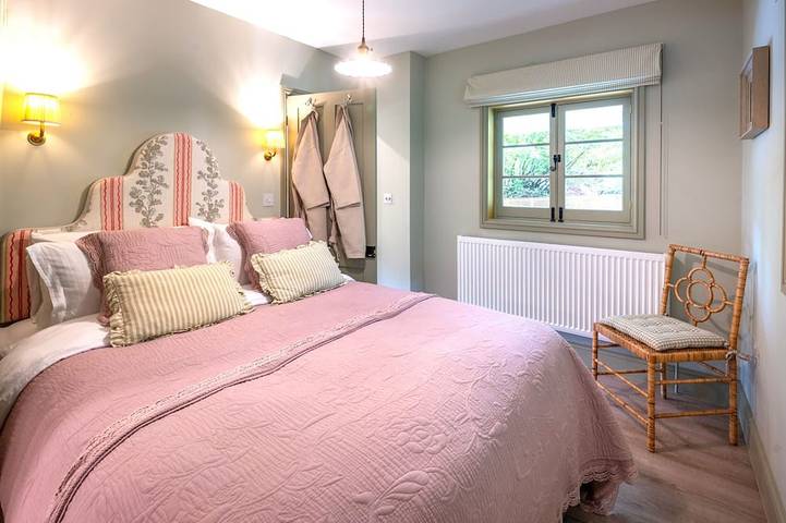Beautifully Renovated Edwardian Gatehouse in Private Historic Country Estate in Langham (Colchester), Colchester