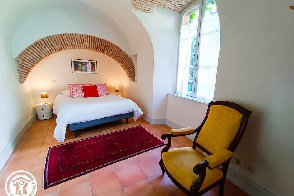 Entire apartment, The Cahorsin garden in Cahors, Lot