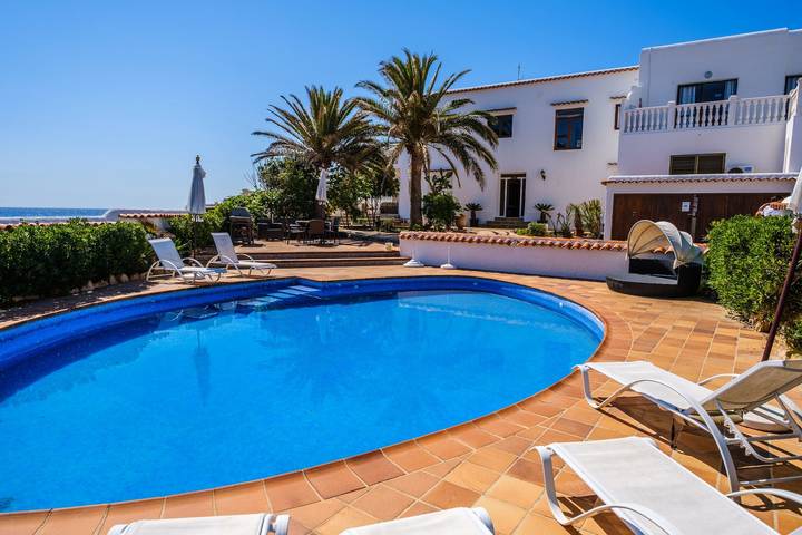 Villa voor 10 personen met balkon in Es Canar, Santa Eulària des Riu