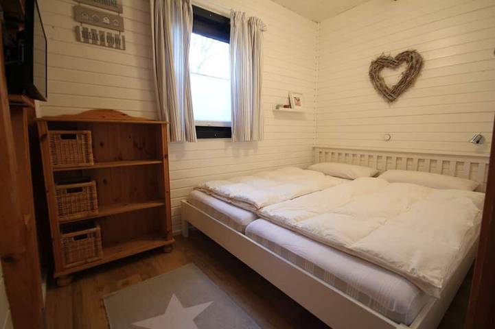 Casa de troncos con amplio jardín - Wifi incluido - a solo 5 minutos de la playa in Ostseebad Damp, Damp