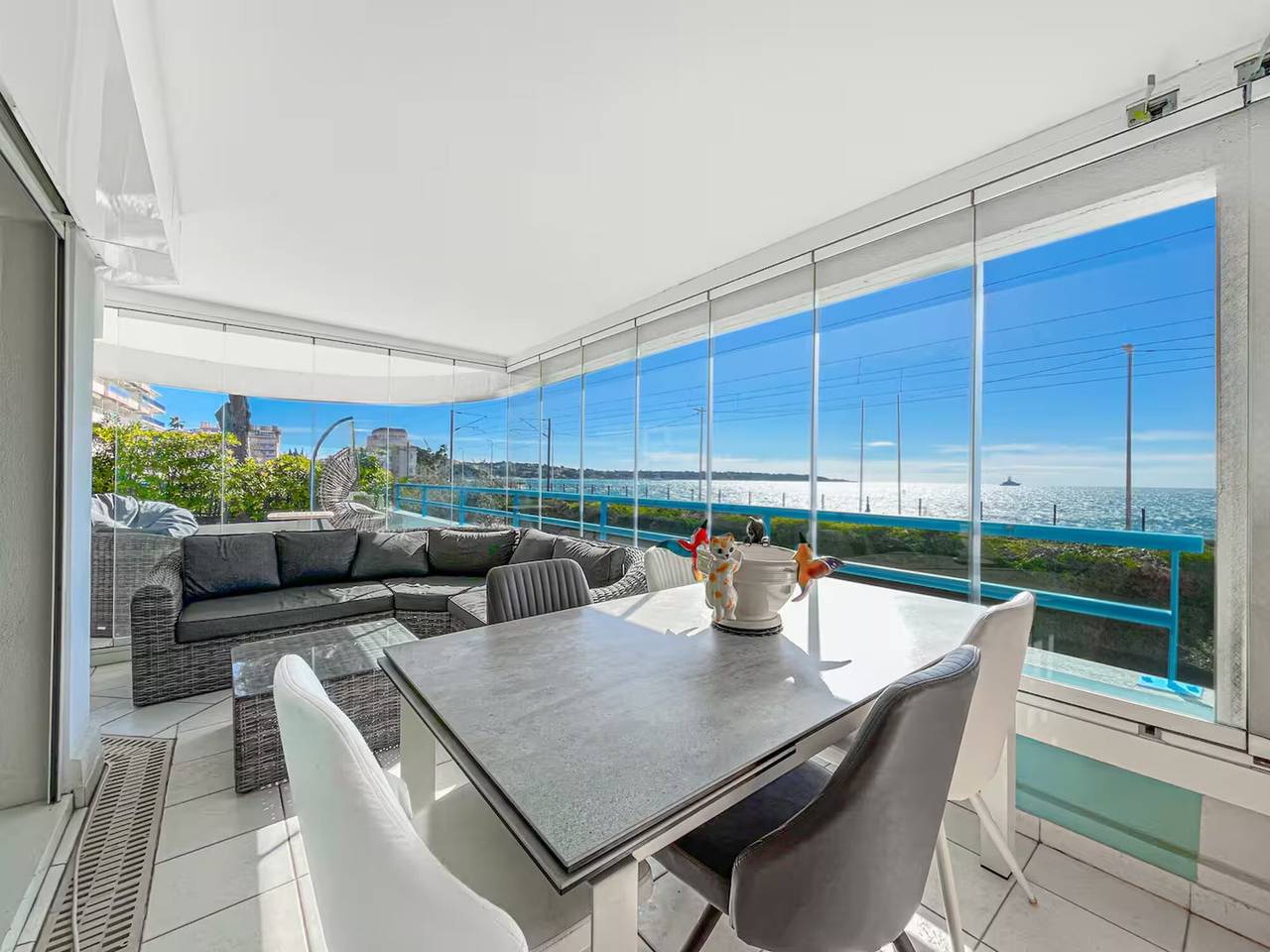 Ganze Wohnung, Grand Bleu: Meerblick, 3-Zimmer-Wohnung mit Garage in Antibes, Mittelmeerküste (Frankreich)
