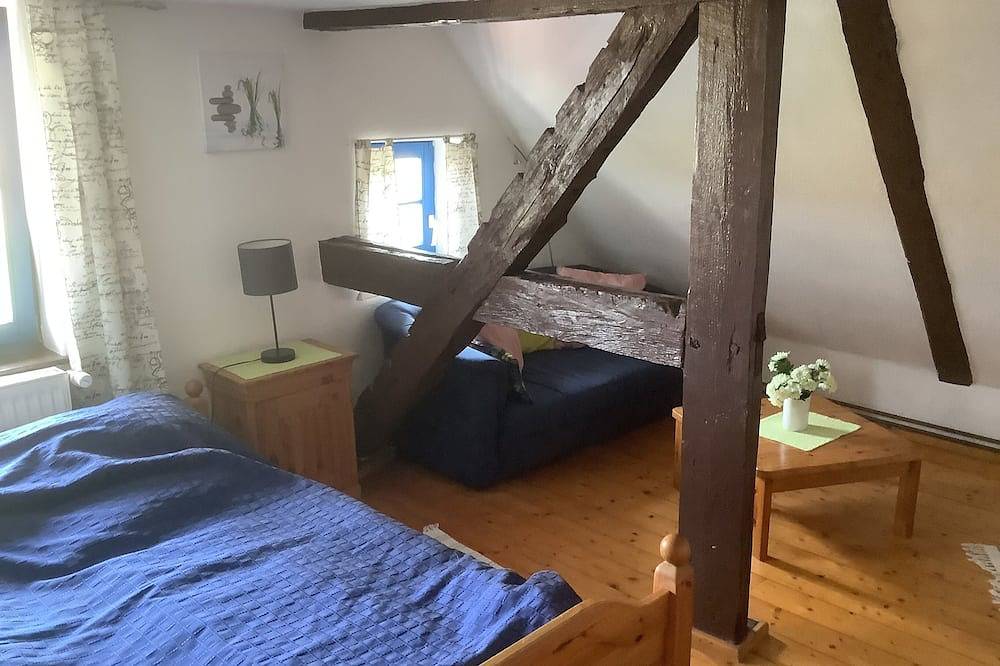 Ganze Wohnung, Gemütliche Ferienwohnung mit Reetdach am Achterwasser in Hohendorf (bei Wolgast), Wolgast