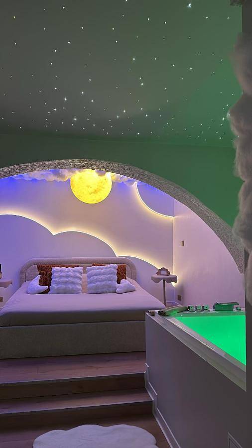 Evasion Room, Moon Nuit insolite - Ollioules Toulon Var in Ollioules, Côte méditerranéenne (France)