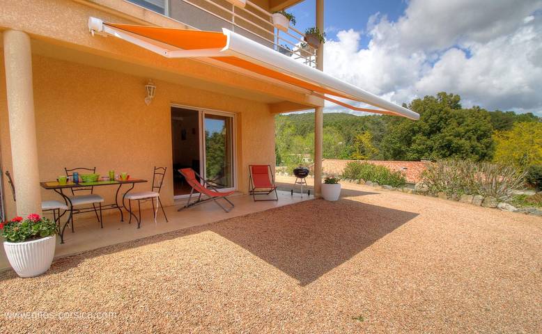 Gîte pour 2 personnes, avec Terrasse ainsi que Jardin et Vue en Corse-du-Sud - 2