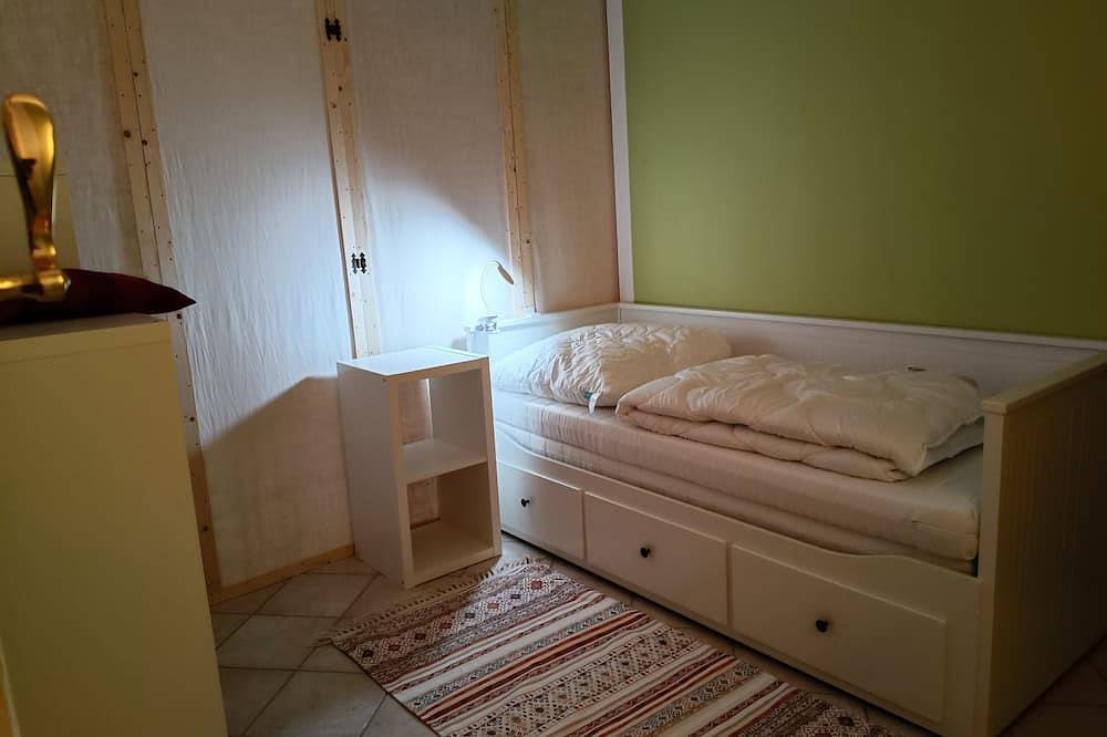 Ganze Wohnung, Machen Sie mal Ferien am Schloss! - Wohnung 8 in Behren-Lübchin, Mecklenburgische Ostseeküste