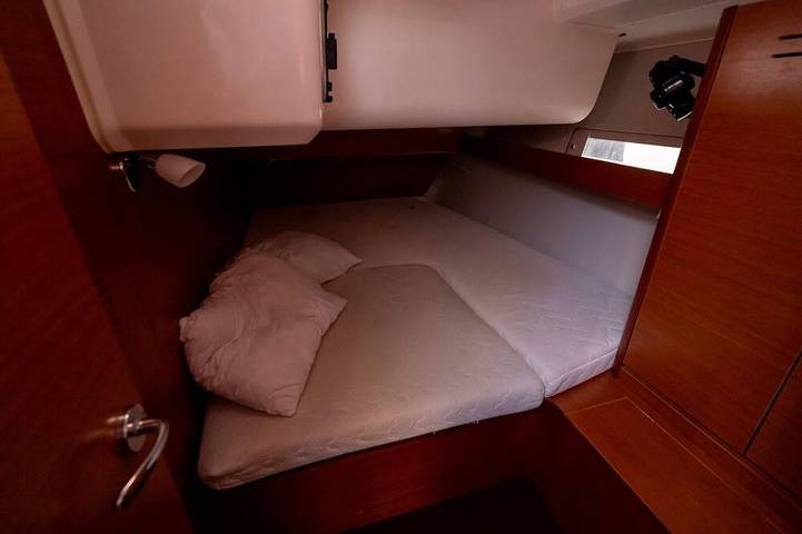 Péniche pour 8 personnes dans Port Pin Rolland - 3