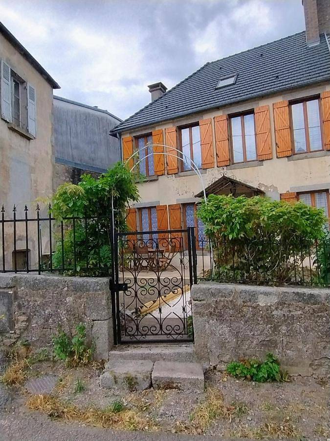 Location de vacances pour 7 personnes, avec jardin et terrasse à Lormes - 4