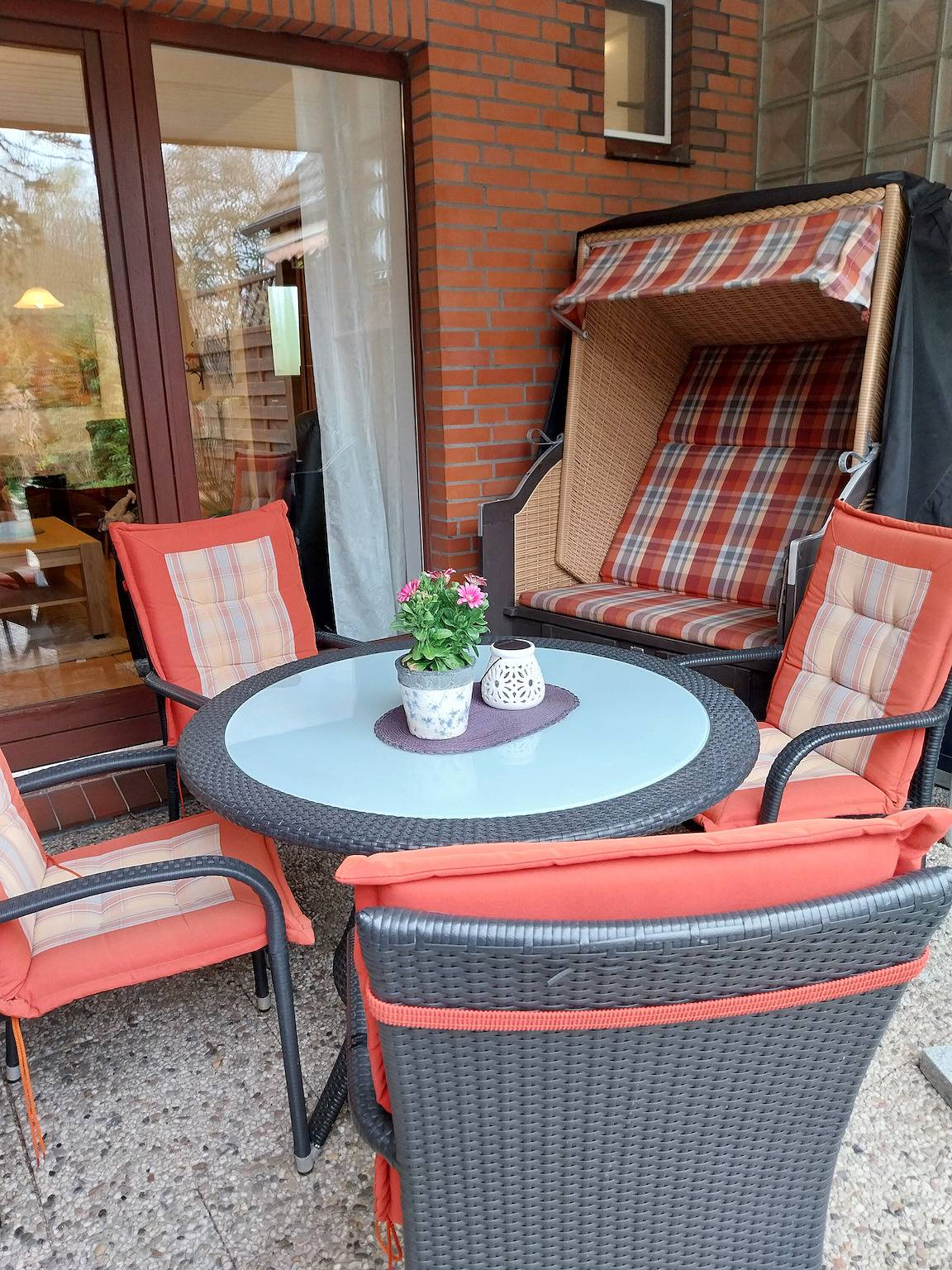 Ganze Wohnung, Ferienwohnung Steingraf" mit privater Terrasse, privatem Garten und Wi-Fi in Sahlenburg, Cuxhaven