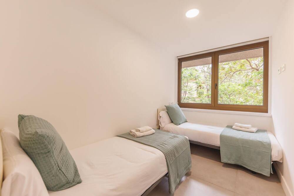 Entire apartment, Turbau Entresol A - Holiday Apartment Rental Girona | Bravissimo in Girona, Gironès