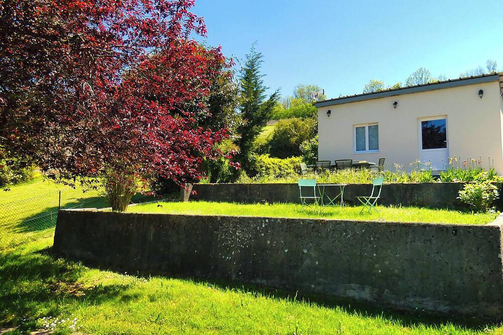 L'Hermitage maisonnette lake view / beach 5 min walk in Bilieu, Lake Paladru