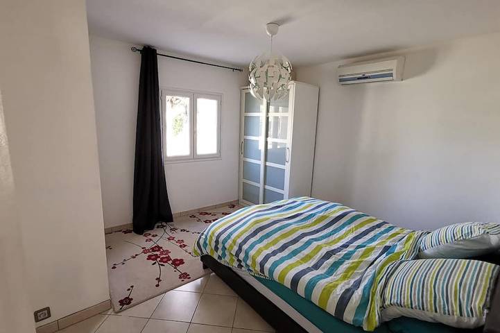 Location de vacances pour 6 personnes, avec terrasse et jacuzzi ainsi que jardin et piscine à Rochefort-du-Gard - 4