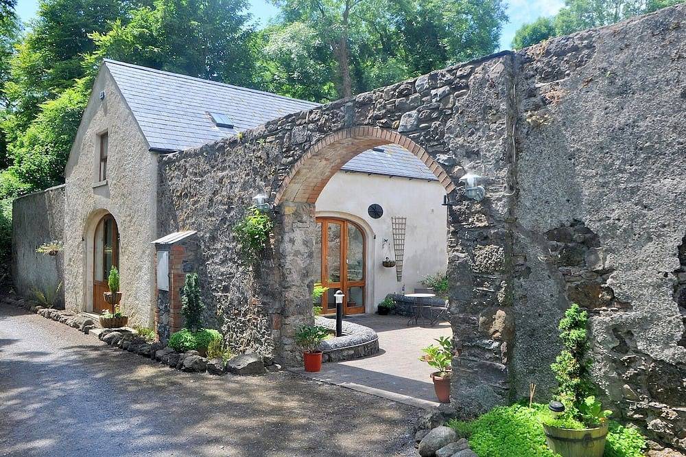 Beautifully Restored Coach House In Woodlands Overlooking the Suir Estuary in County Waterford