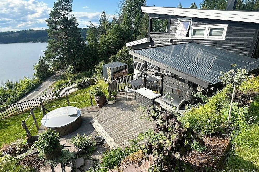 Hütte am Tyrifjorden mit Badestamp und Kajaks in Hole, Tyrifjorden