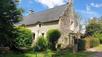 Gîte pour 3 personnes, avec jardin à Brandivy
