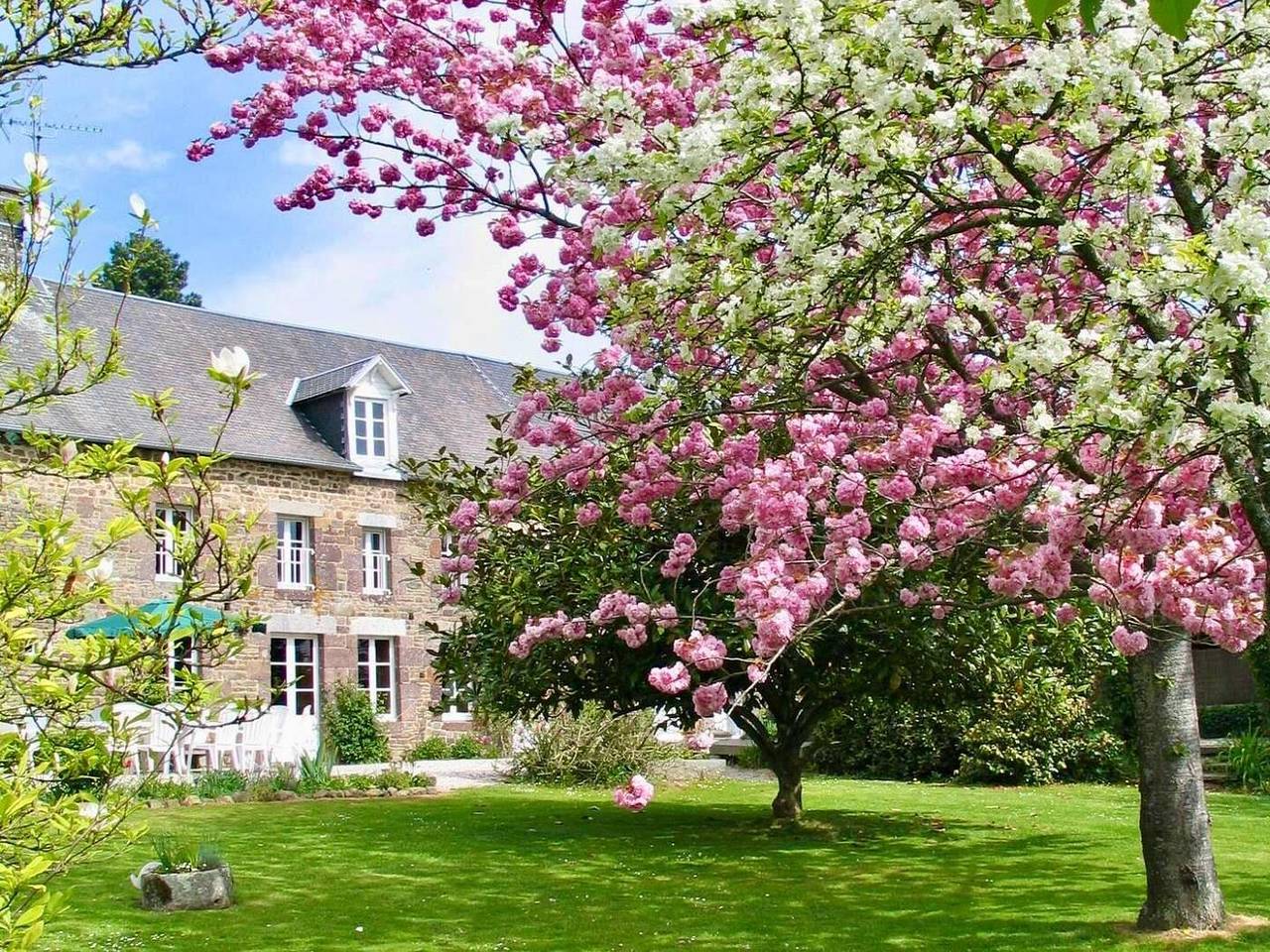 La Longère 1750 30pers Hambye, piscine grand jardin in Hambye, Région de Coutances