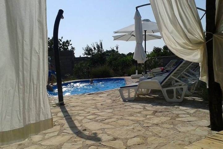 Ferienhaus für 8 Personen, mit Terrasse und Garten in Bratulići