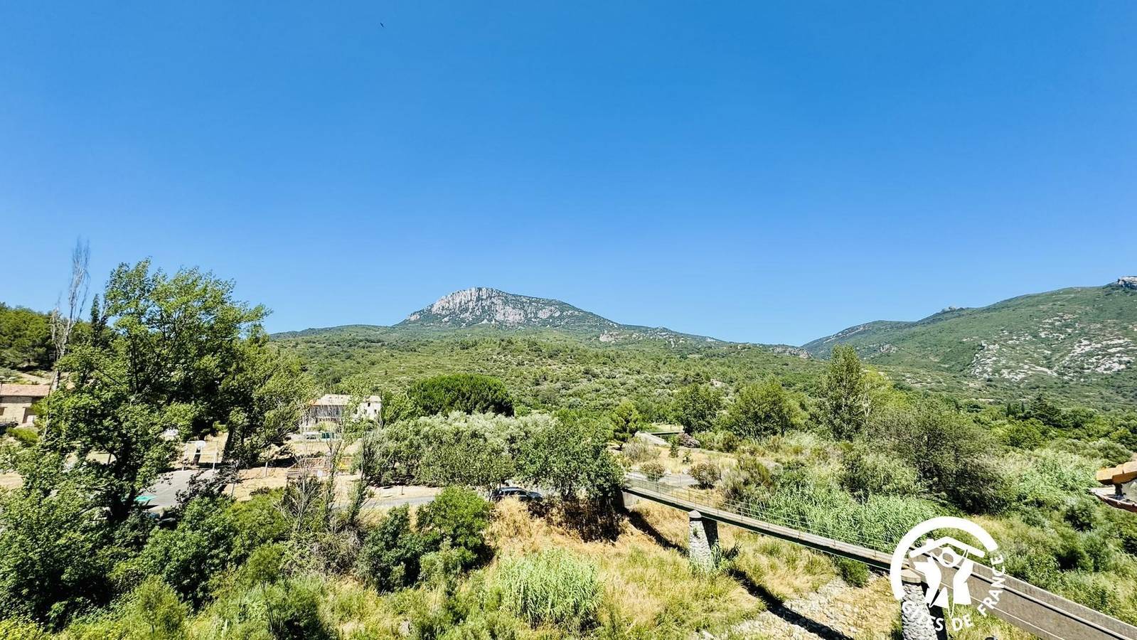 Au Pied du Château in Padern, Côte méditerranéenne (France)