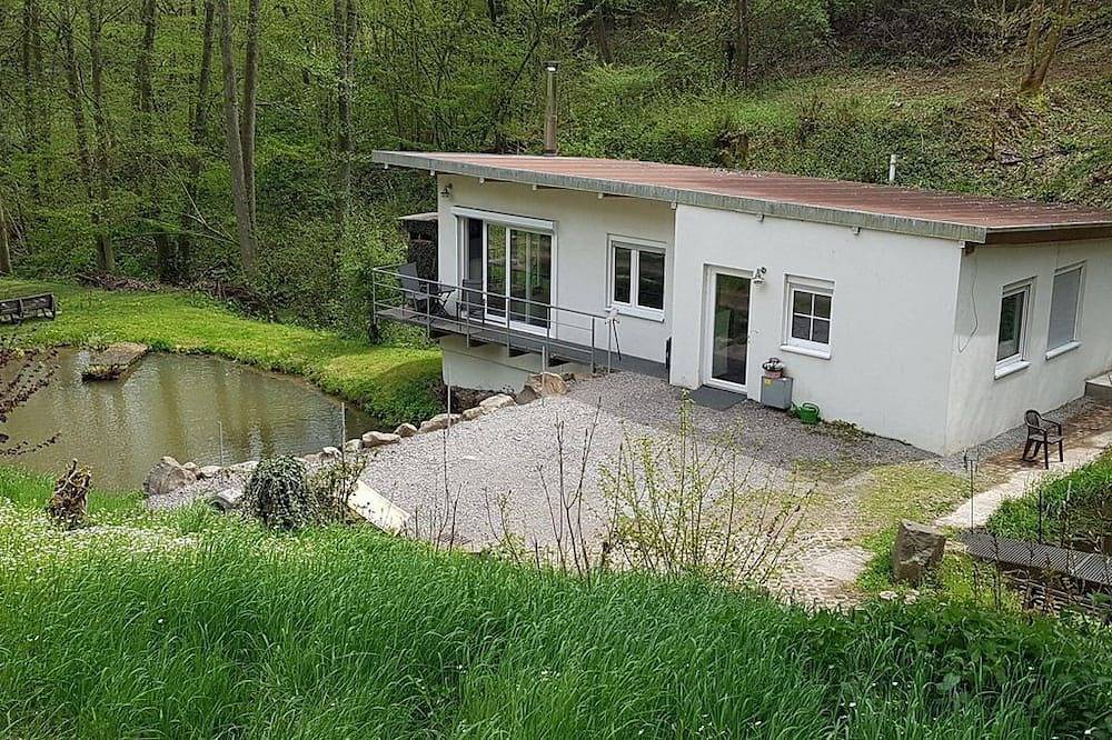 Ganze Wohnung, Waldhaus am Teich - Ferienhaus, Dusche, Wc, 1 Schlafraum in Ulmet, Pfälzer Bergland