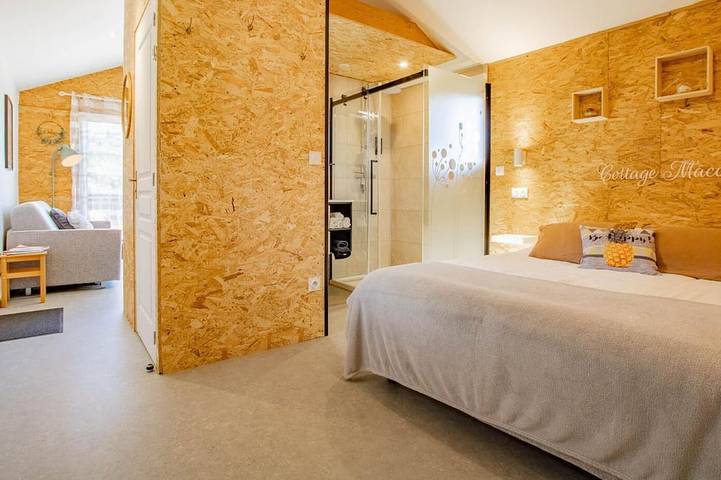 Location de vacances pour 2 personnes, avec Balcon et Piscine à Crêches-sur-Saône - 3